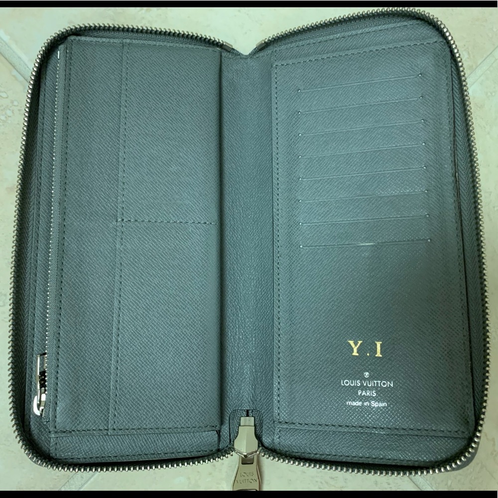 - SOLD - Authentic LOUIS VUITTON Gray Taiga Zippy Vertical wallet